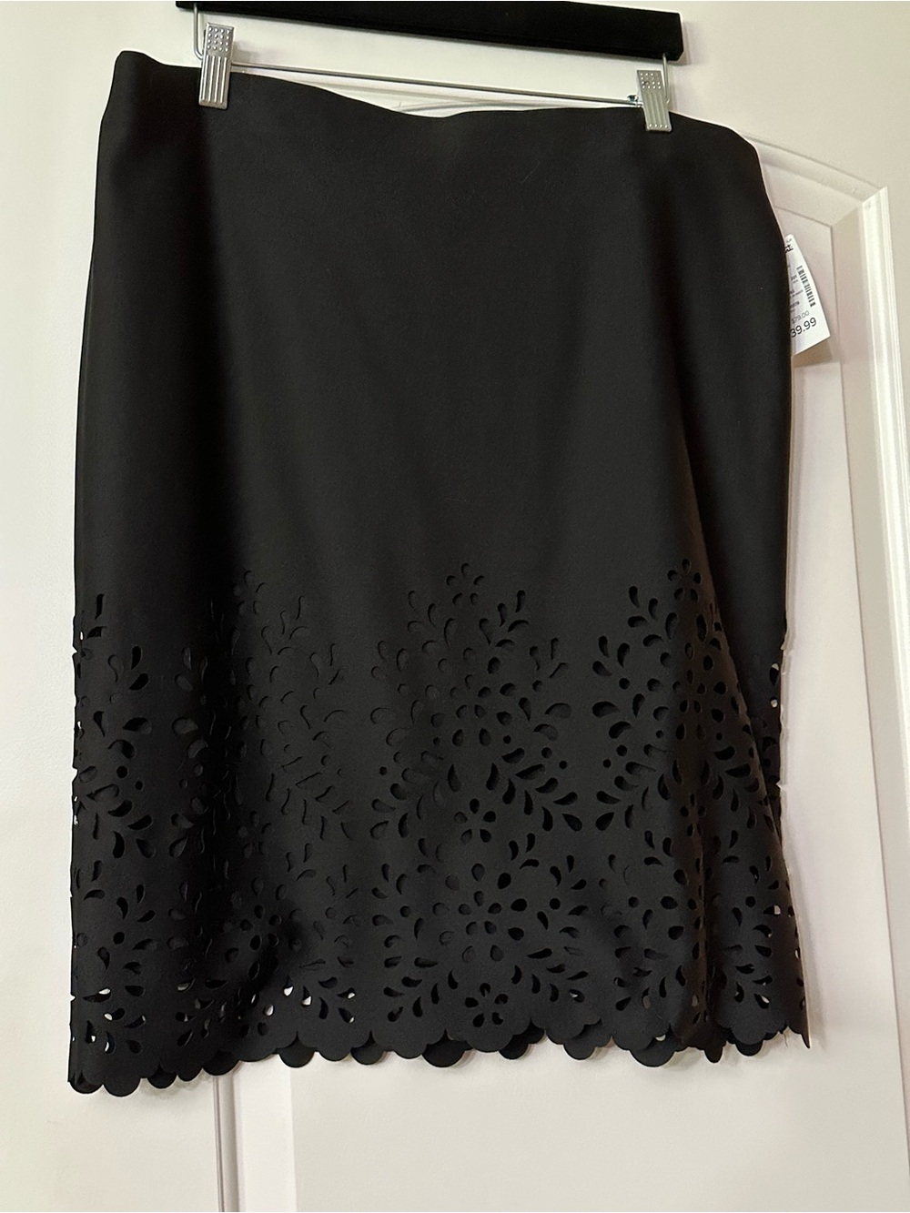 Classic Black Laser-Cut Hem Pencil Skirt - Elegant Women's Skirt Size Large